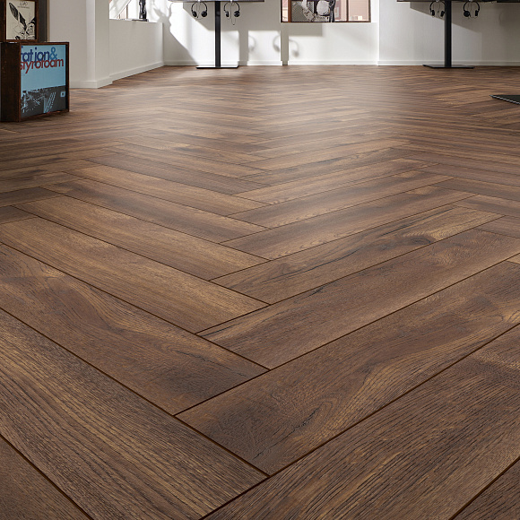 Ламинат Kronotex Herringbone Дуб тёмный Петерсcон D 4766