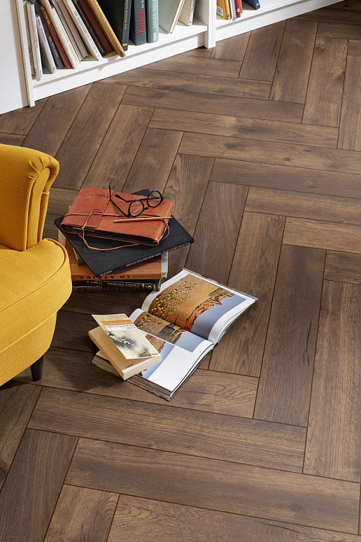 Ламинат Kronotex Herringbone Дуб тёмный Петерсcон D 4766