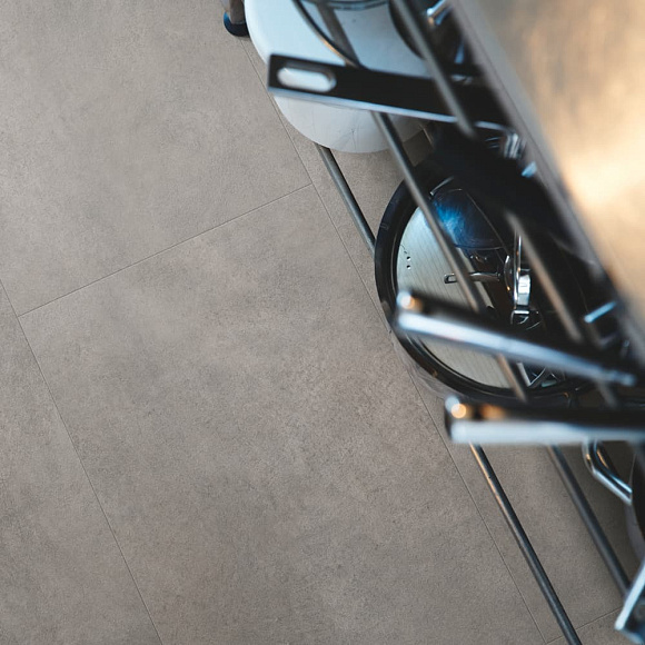 Виниловый пол Pergo Tile Optimum Click Бетон Серый Темный Виниловый пол Pergo Tile Optimum Click Бетон Серый Темный